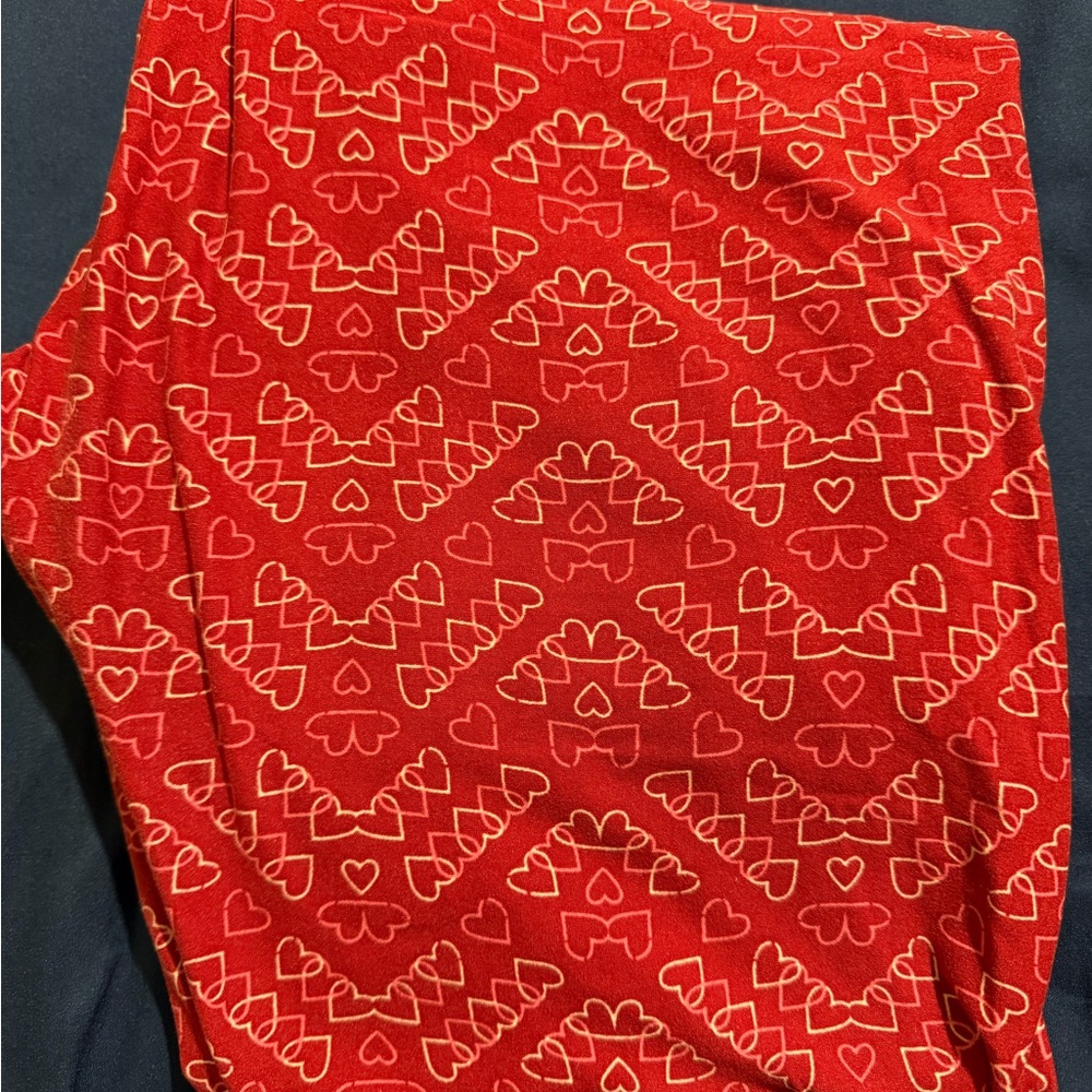 LuLaRoe TC Valentine’s Day Red Heart Patterned Leggings